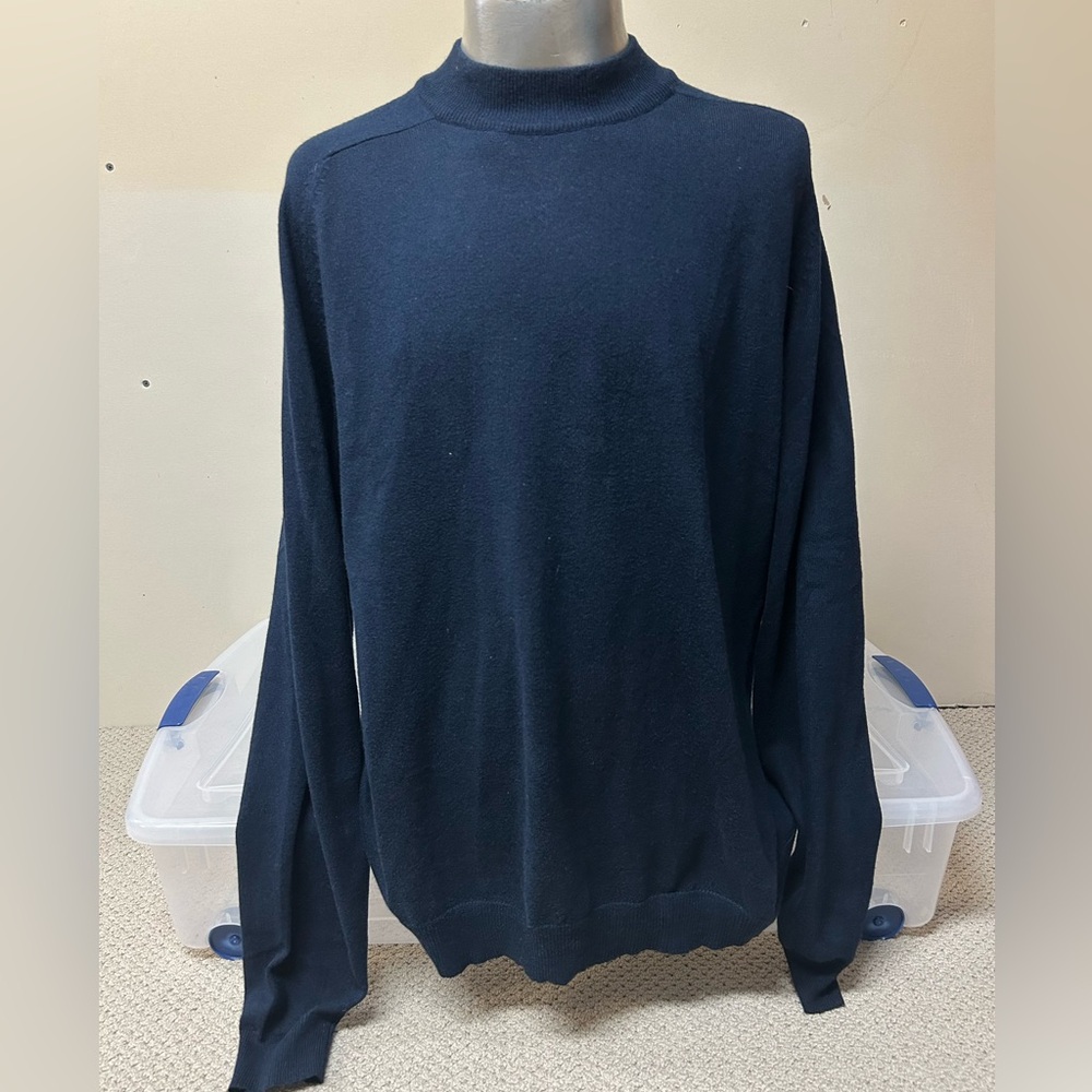 2/$20❤️- SWEATER | Men’s Premiere Collection sweater size medium
